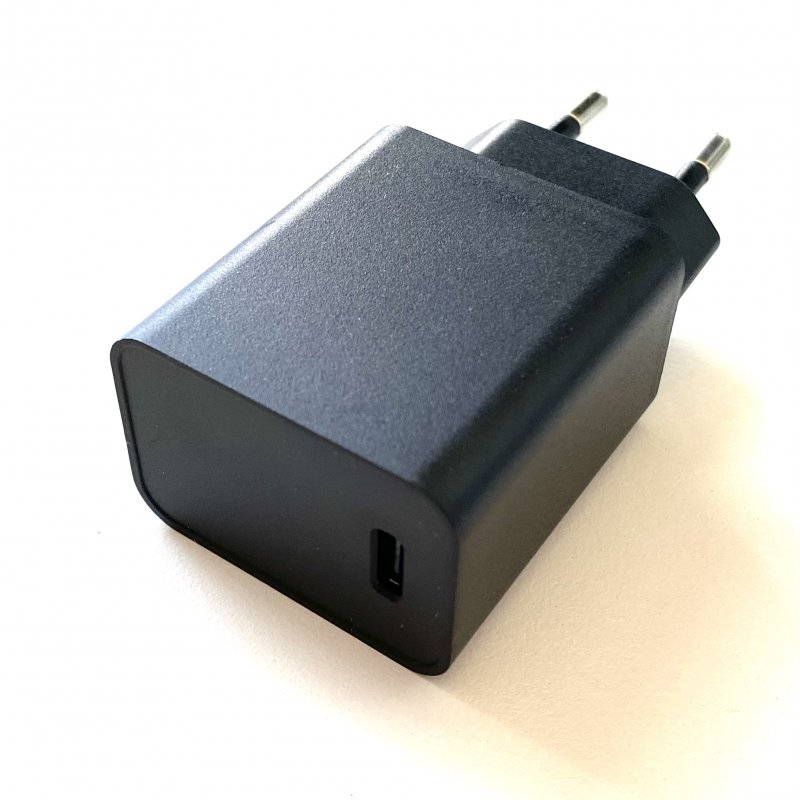 PULSAR USB-C 30W ADAPTER